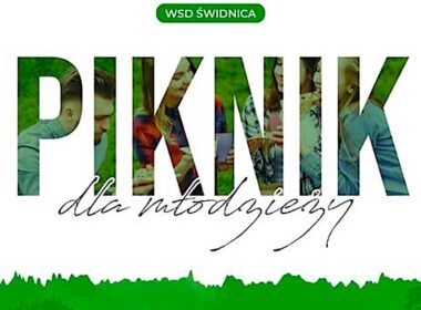 Piknik młodzieży z neoprezbiterami
