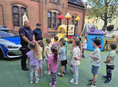 Policjanci u przedszkolaków