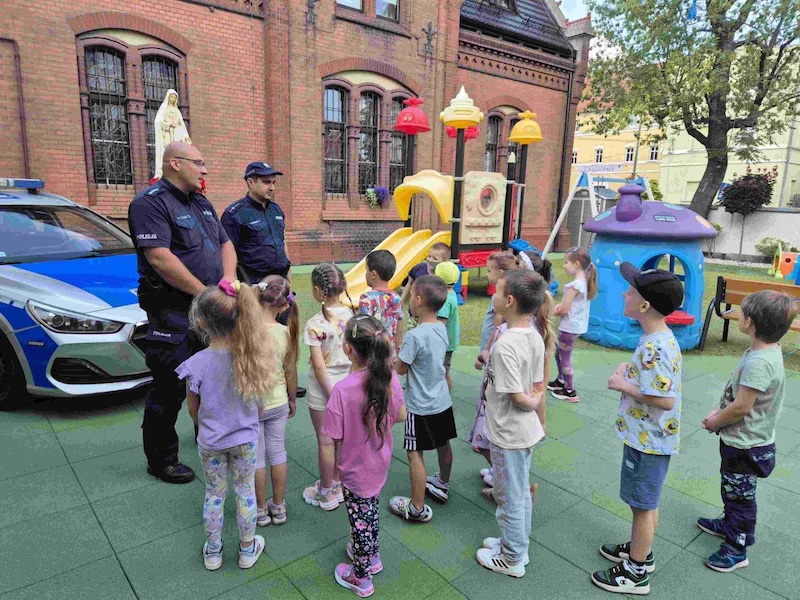 Policjanci u przedszkolaków