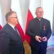 Ksiądz Piotr Śliwka z odznaczeniem