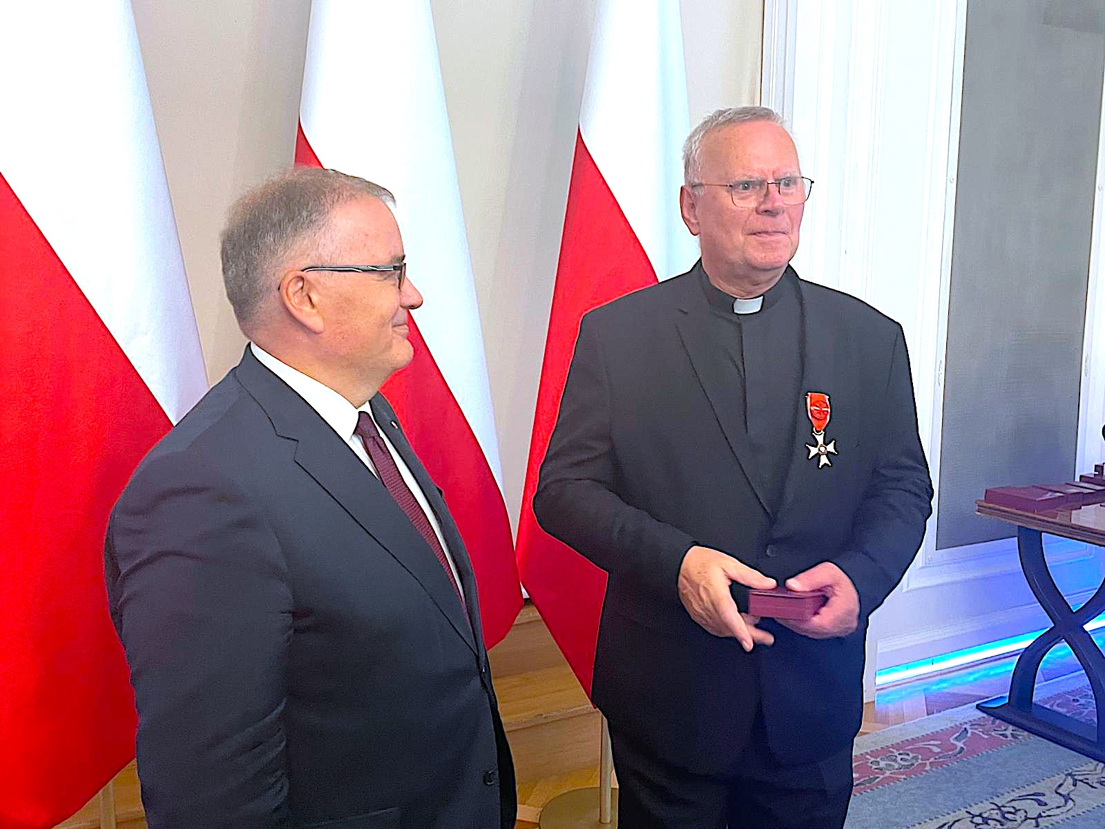 Ksiądz Piotr Śliwka z odznaczeniem