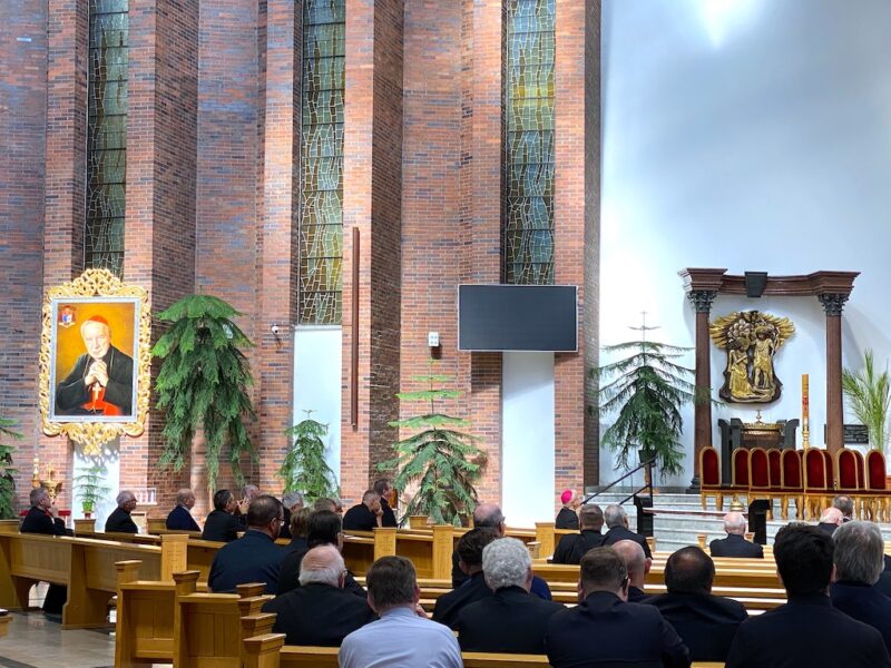 Księża muszą twardo