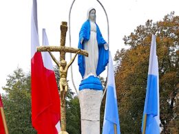 Biskup Marek Mendyk Budować wspólnotę