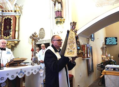 Strażniczka Wiary w drodze przez