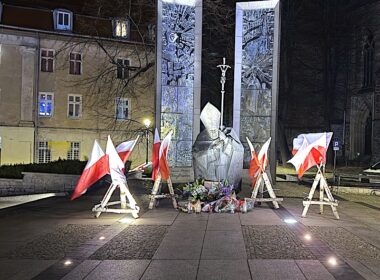Biskup Marek Mendyk Bóg mówi do nas