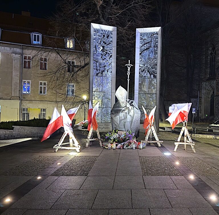 Biskup Marek Mendyk Bóg mówi do nas