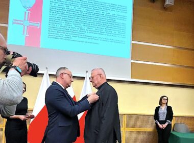 Ksiądz Piotr Śliwka uhonorowany Krzyżem