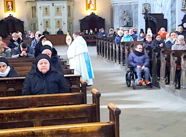 Miłować niosąc cierpienie