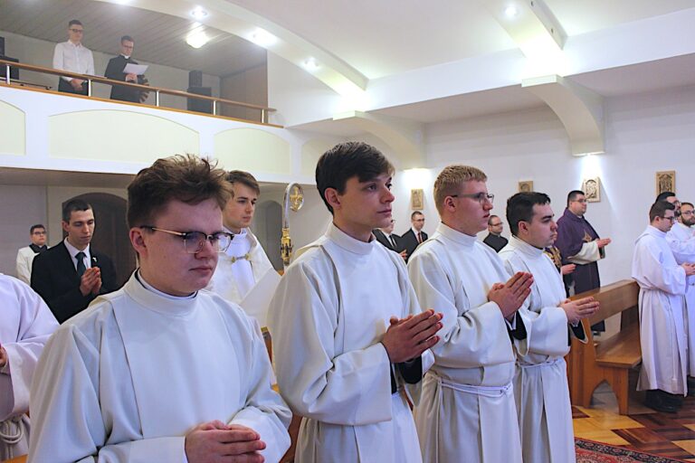 Posługa lektoratu na