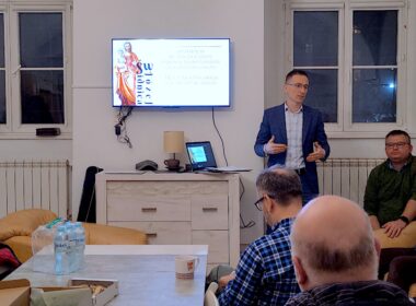 Mężczyzna który chroni