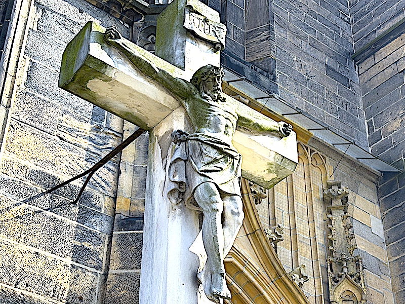 On się obarczył naszym cierpieniem