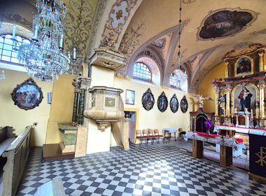 Renowacja ambony i ołtarza w