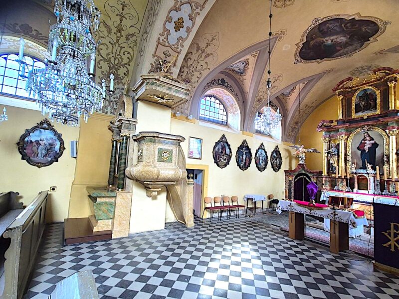 Renowacja ambony i ołtarza w