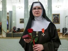 Siostra Maria Rafaela odznaczona Krzyżem