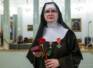 Siostra Maria Rafaela odznaczona Krzyżem