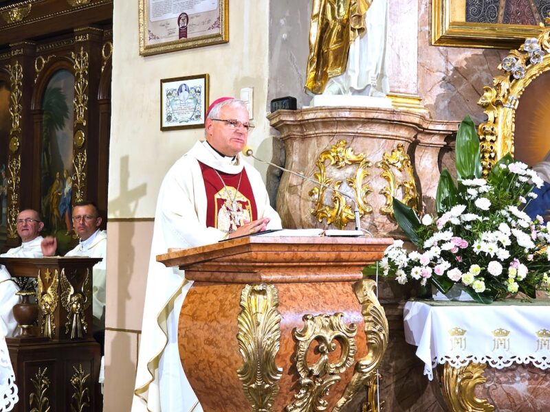 Biskup Marek Mendyk Słuchajmy Jezusa